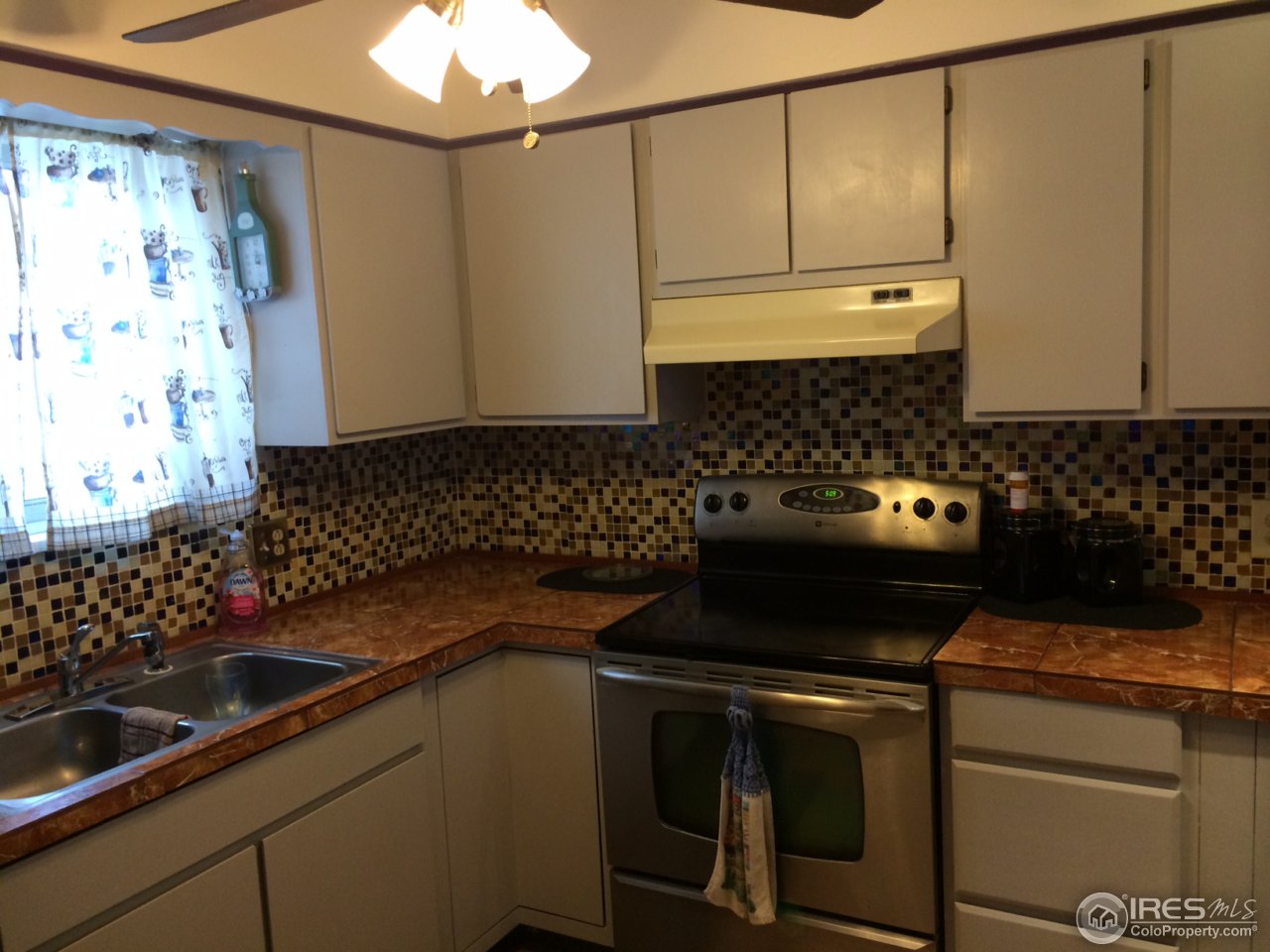 3228 West 5th St Road Greeley, CO 80634 - Photo 2 of 17 Kitchen
