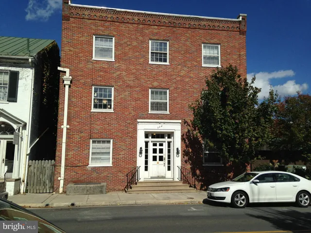 $1,250 | 208 West Boscawen Street, Unit 1, Winchester, VA 22601