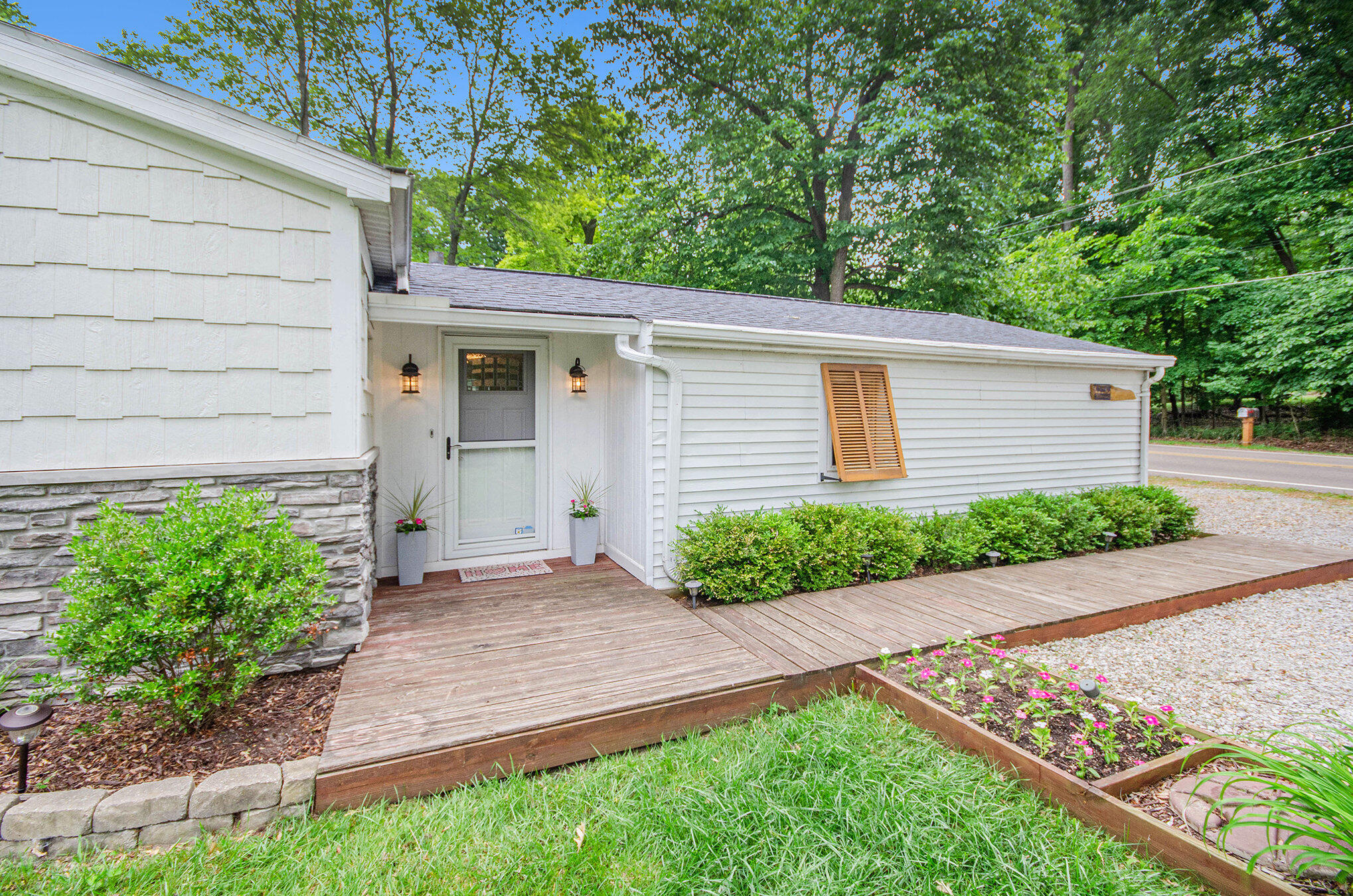 4449 Cordley Lake Road Pinckney, MI 48169 - Photo 5 of 54 005_dsc_6803_854