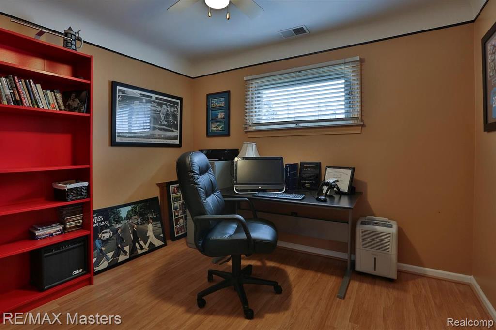 29850 Pointe Drive Gibraltar, MI 48173 - Photo 13 of 20