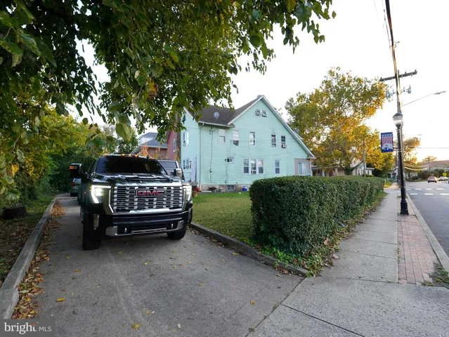 $349,900 | 200 Evergreen Avenue, Oaklyn, NJ 08107