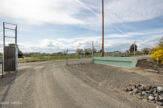 $624,500 | 1202 Hudson Road, Zillah, WA 98953