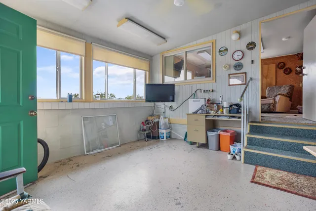 $624,500 | 1202 Hudson Road, Zillah, WA 98953