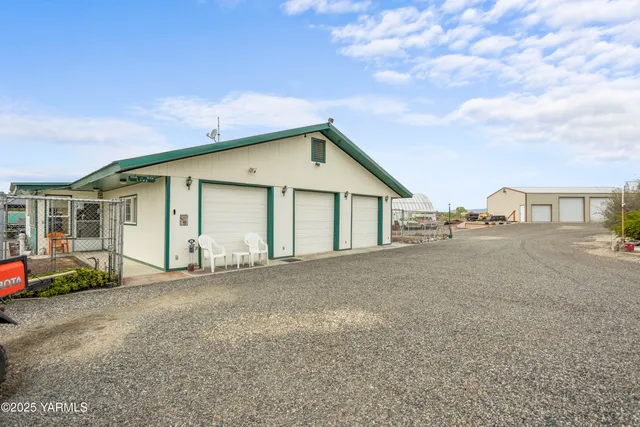 $624,500 | 1202 Hudson Road, Zillah, WA 98953