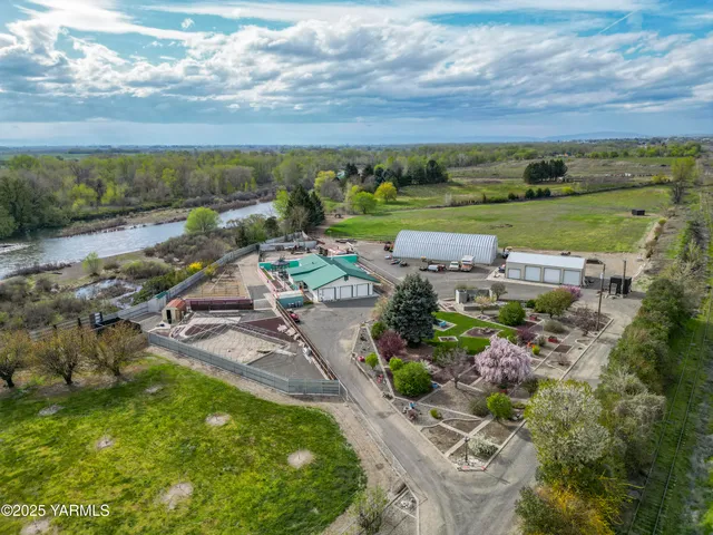 $624,500 | 1202 Hudson Road, Zillah, WA 98953
