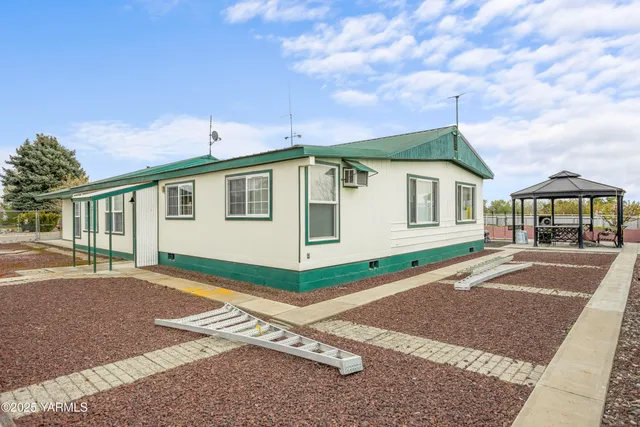 $624,500 | 1202 Hudson Road, Zillah, WA 98953