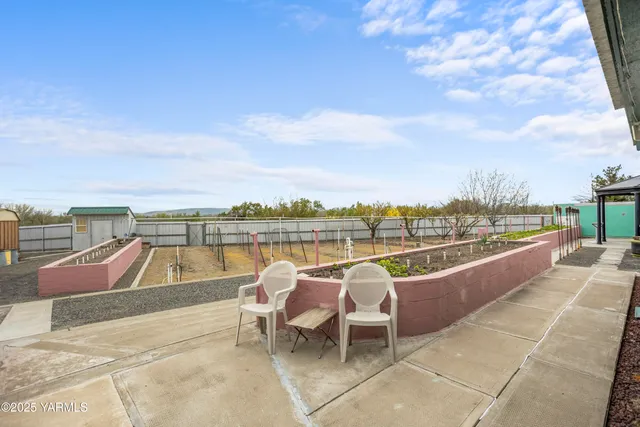 $624,500 | 1202 Hudson Road, Zillah, WA 98953