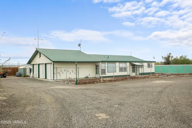 $624,500 | 1202 Hudson Road, Zillah, WA 98953