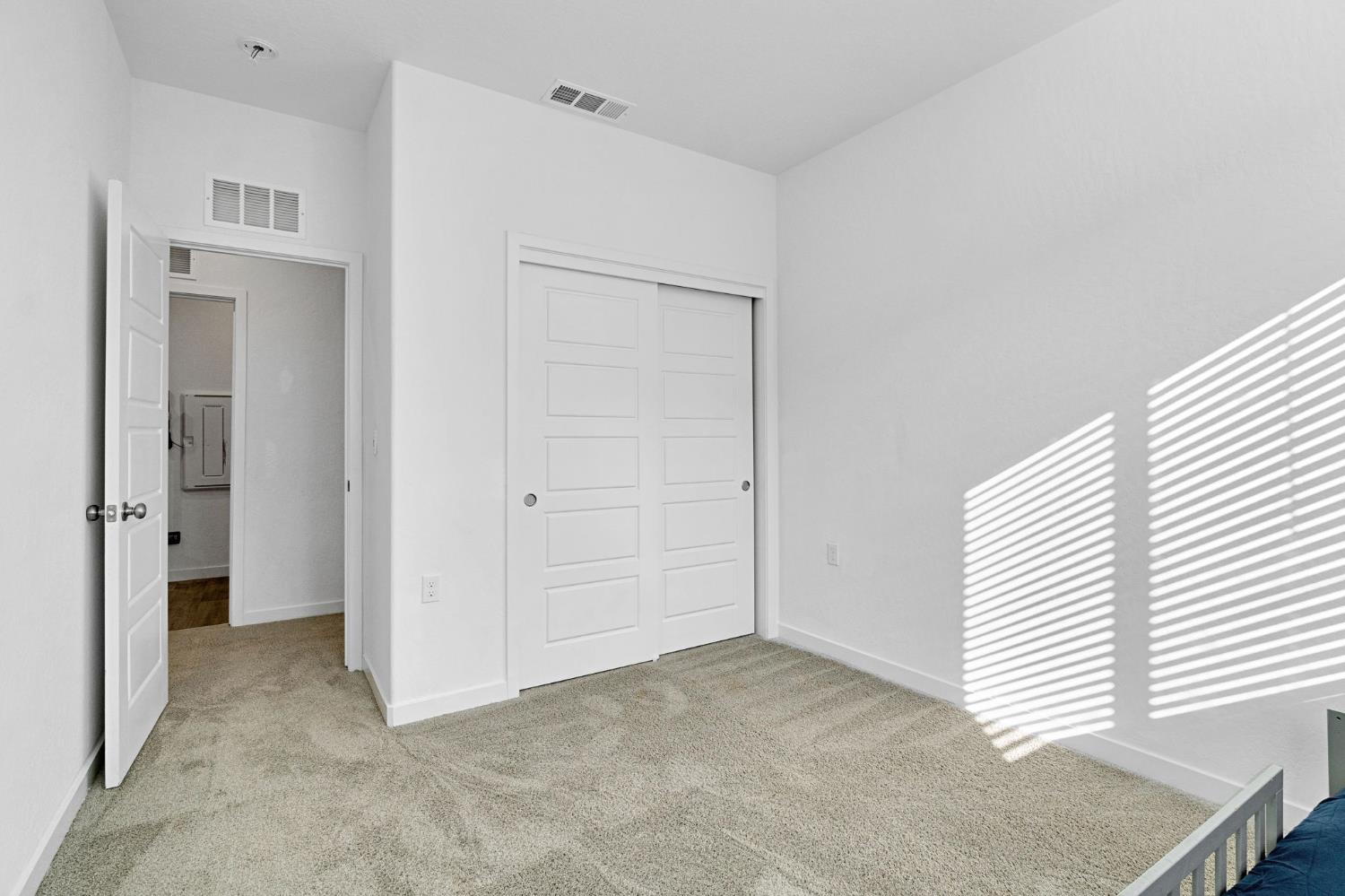 2831 North Redda Road Fresno, CA 93737 - Photo 30 of 41 an empty room with windows