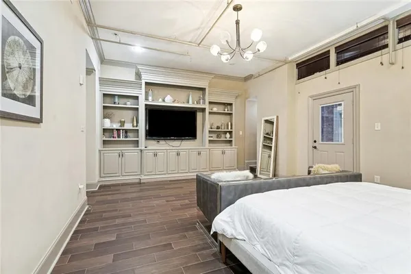 $4,000 | 433 Gravier Street, Unit 1, New Orleans, LA 70130