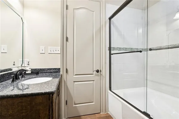 $4,000 | 433 Gravier Street, Unit 1, New Orleans, LA 70130