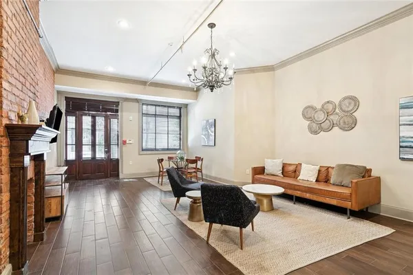 $4,000 | 433 Gravier Street, Unit 1, New Orleans, LA 70130