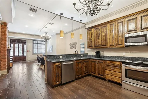$4,000 | 433 Gravier Street, Unit 1, New Orleans, LA 70130
