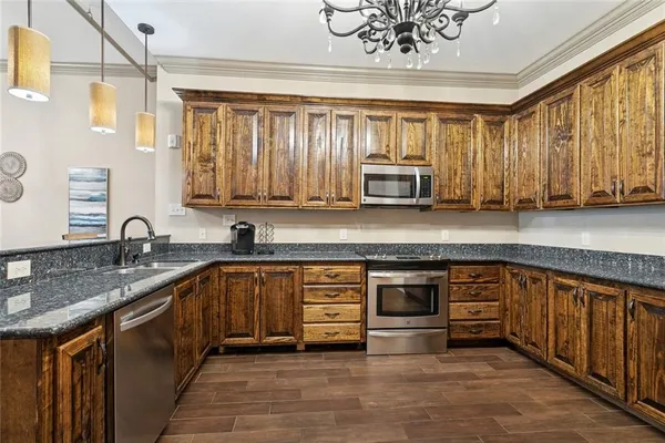 $4,000 | 433 Gravier Street, Unit 1, New Orleans, LA 70130