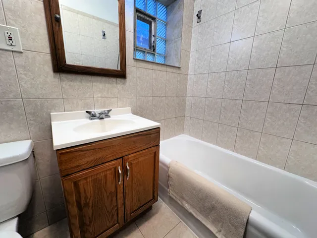 $1,350 | 3853 North Long Avenue, Unit 1N, Chicago, IL 60641