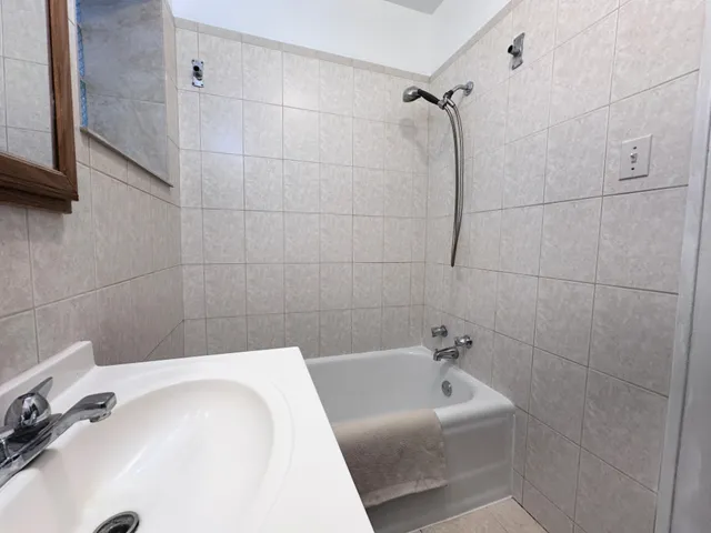 $1,350 | 3853 North Long Avenue, Unit 1N, Chicago, IL 60641