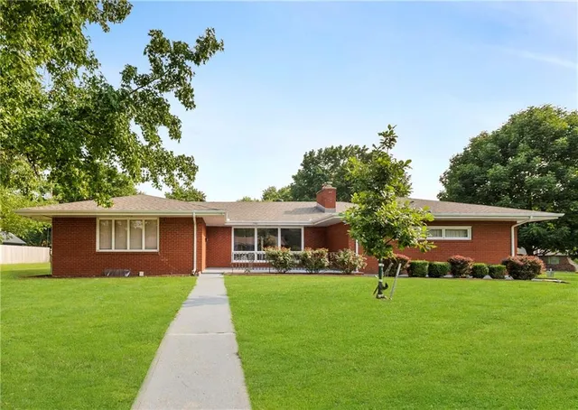 $338,000 | 1701 Wren Street, Harrisonville, MO 64701