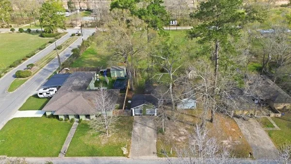 a view of an outdoor space