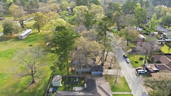 a view of yard with green space