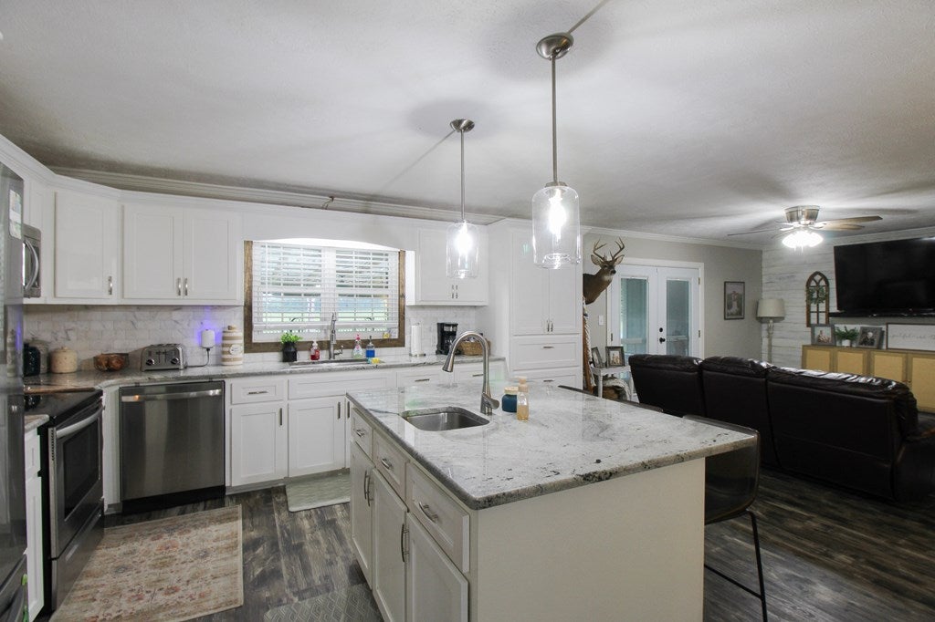 6341 Old Union Road Adel, GA 31620 - Photo 4 of 42 Gallery Image 4