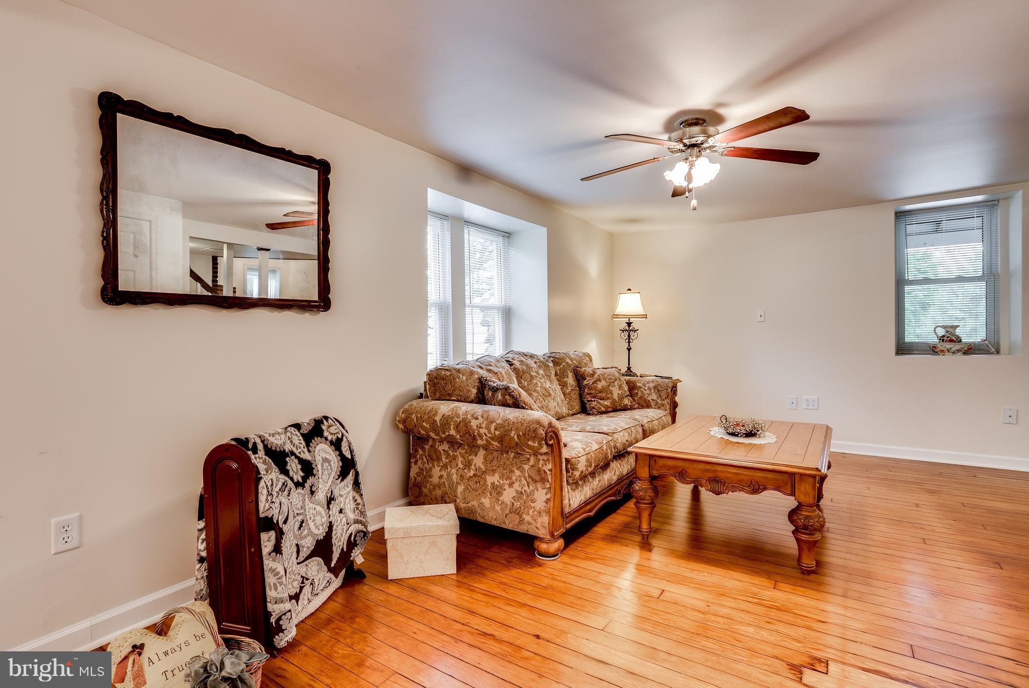 25427 Cascade Road Cascade, MD 21719 - Photo 11 of 30 Living Room
