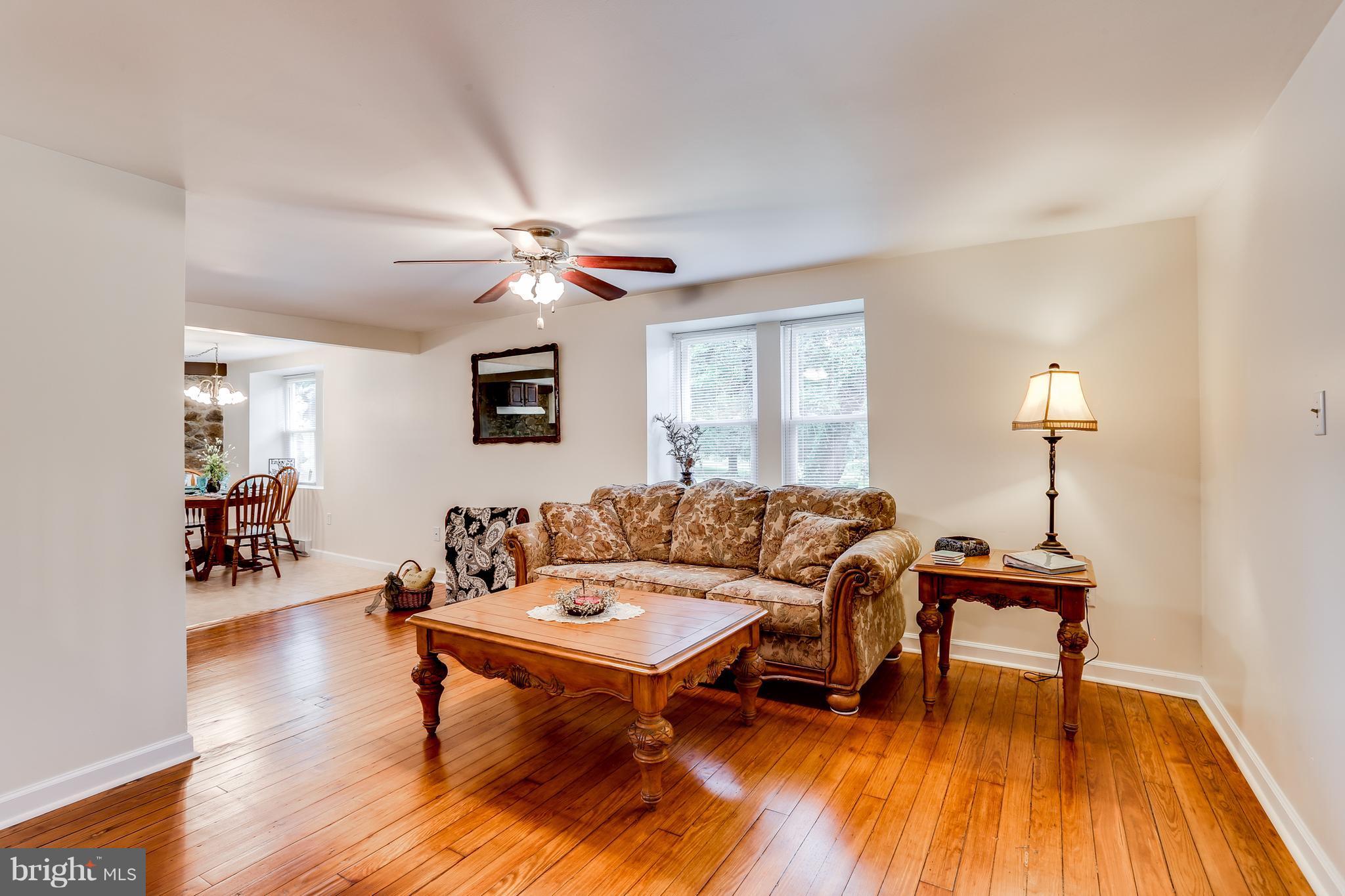 25427 Cascade Road Cascade, MD 21719 - Photo 10 of 30 Living Room