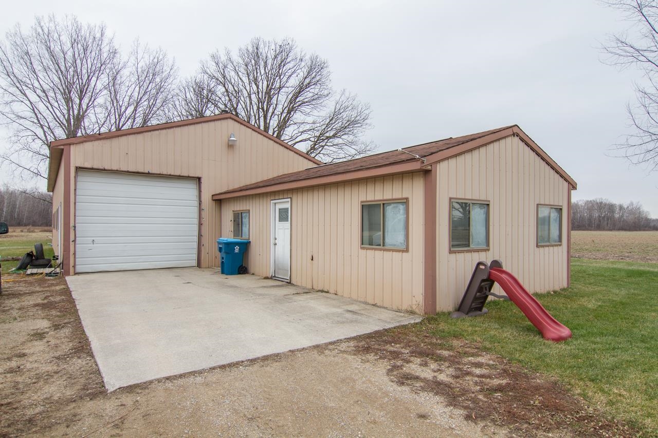 2776 West Curtis Road Coleman, MI 48618 - Photo 4 of 42 1907112-3.JPG