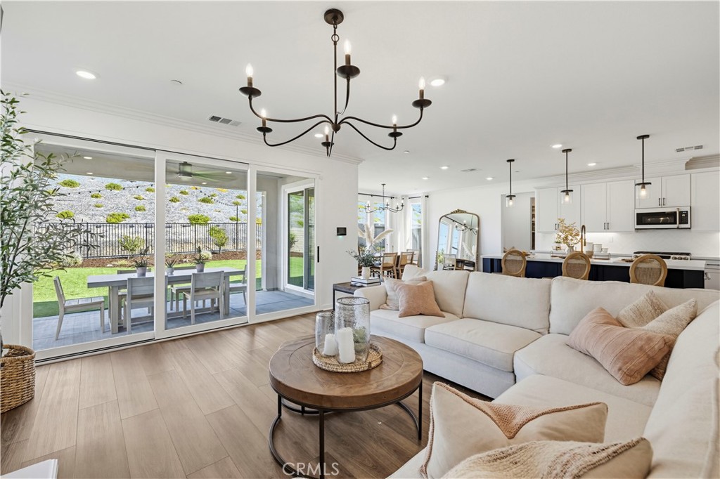 28445 Sunny Ridge Terrace Castaic, CA 91384 - Photo 11 of 74 Family Room