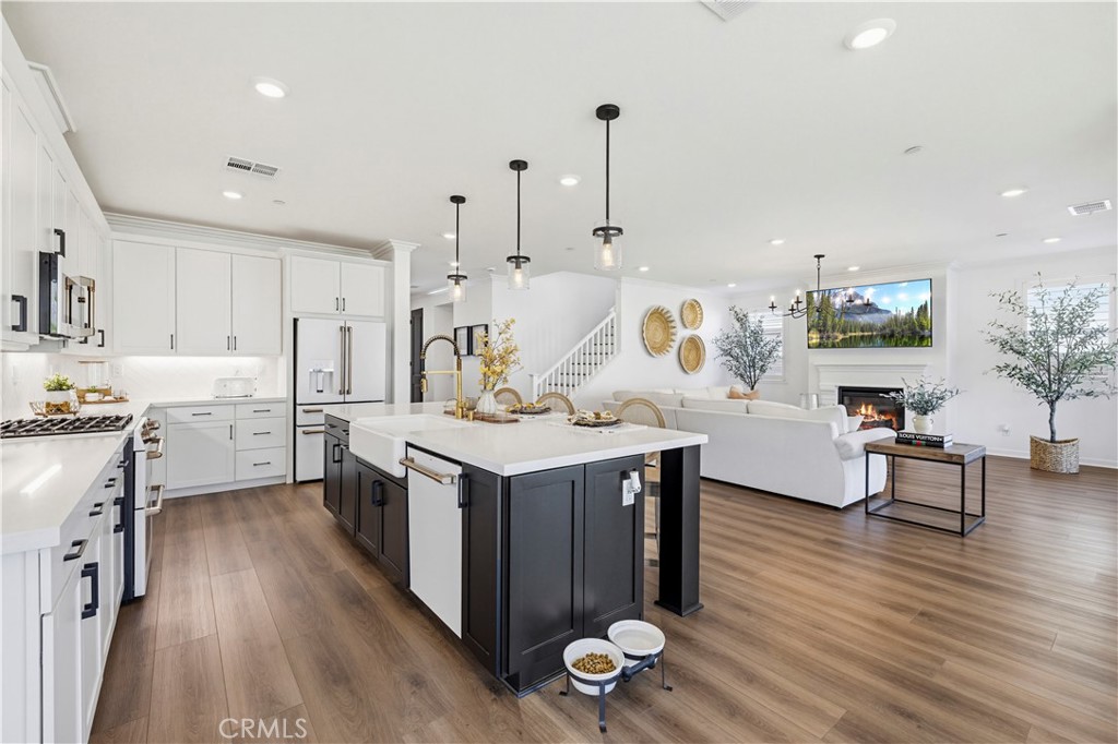 28445 Sunny Ridge Terrace Castaic, CA 91384 - Photo 13 of 74 Kitchen