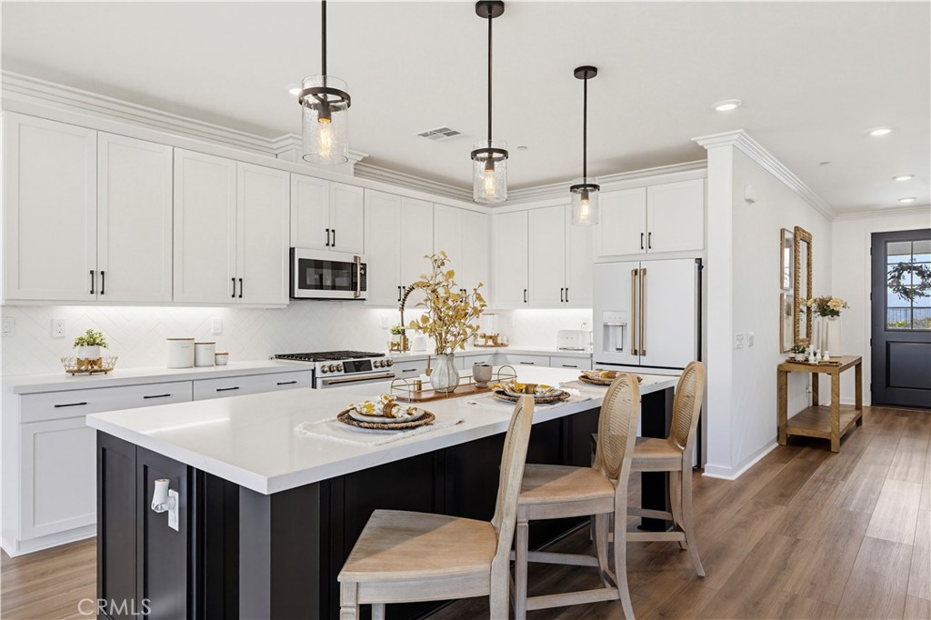 28445 Sunny Ridge Terrace Castaic, CA 91384 - Photo 15 of 74 Kitchen