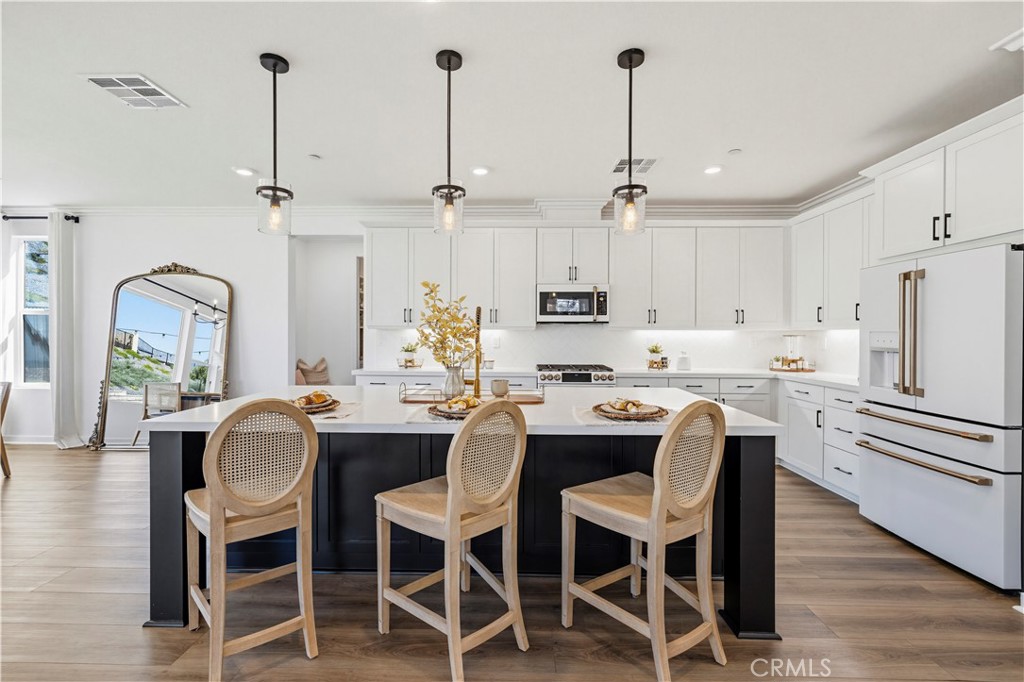 28445 Sunny Ridge Terrace Castaic, CA 91384 - Photo 17 of 74 Kitchen