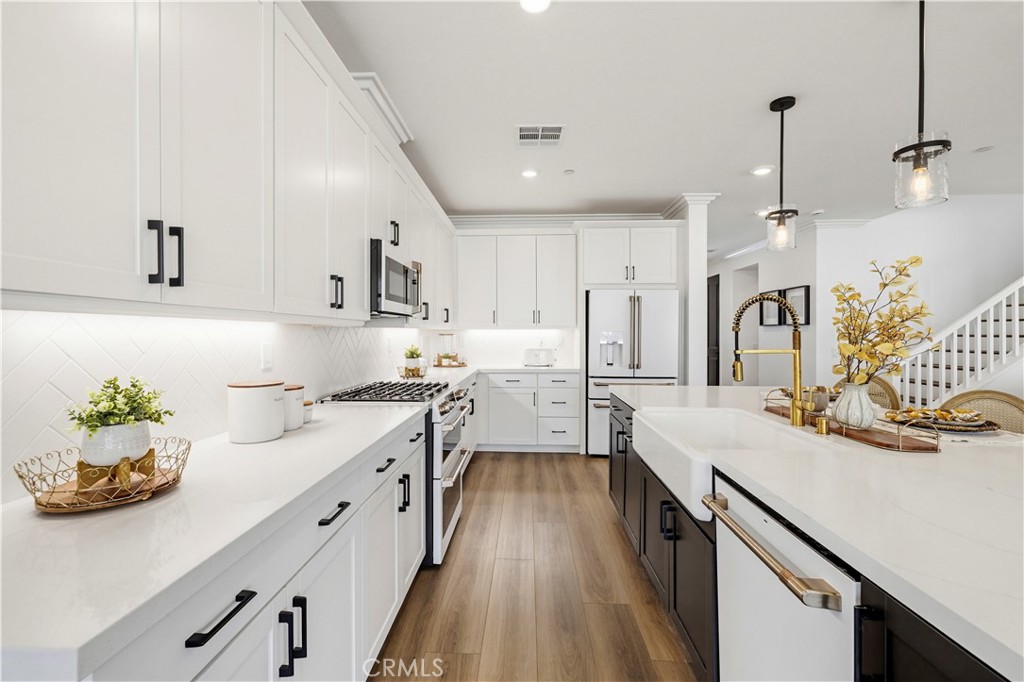 28445 Sunny Ridge Terrace Castaic, CA 91384 - Photo 19 of 74 Kitchen