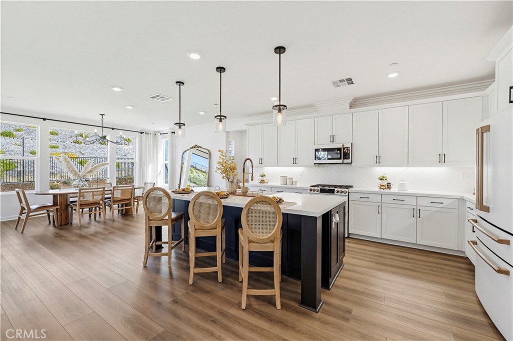 28445 Sunny Ridge Terrace Castaic, CA 91384 - Photo 20 of 74 Kitchen