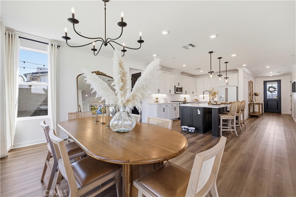 28445 Sunny Ridge Terrace Castaic, CA 91384 - Photo 22 of 74 Dinning Room