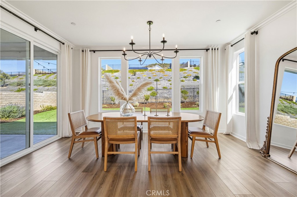 28445 Sunny Ridge Terrace Castaic, CA 91384 - Photo 23 of 74 Dinning Room