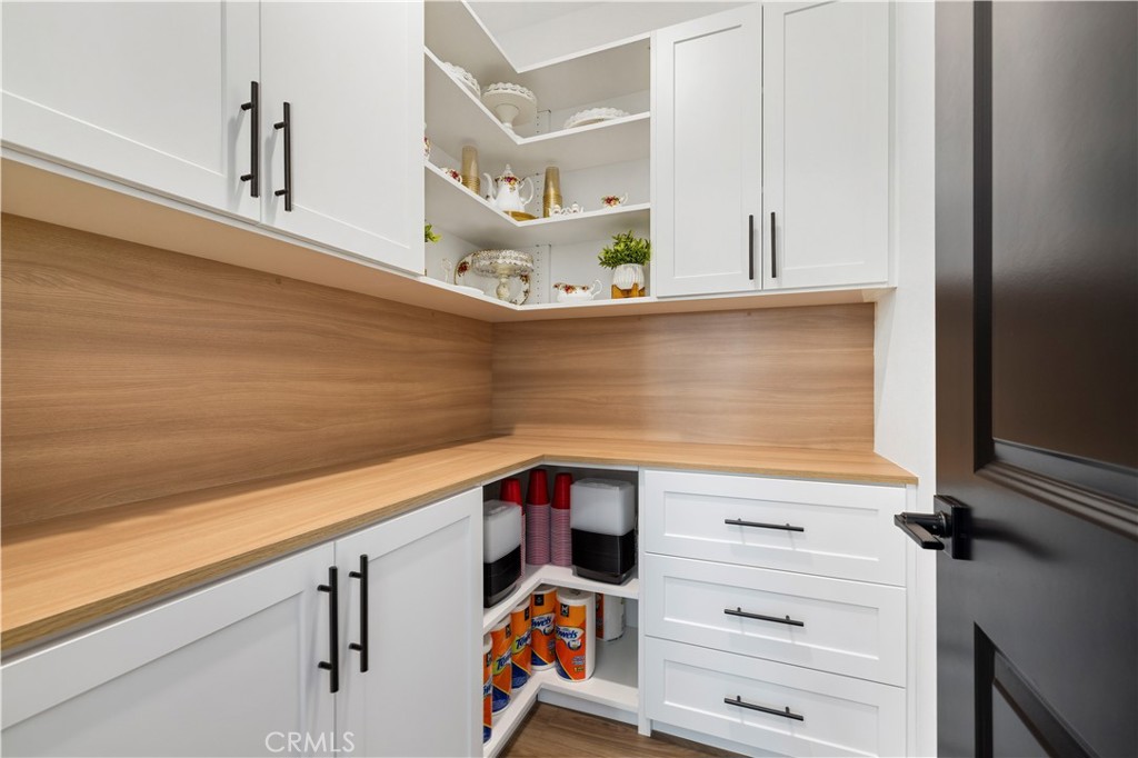 28445 Sunny Ridge Terrace Castaic, CA 91384 - Photo 26 of 74 Custom Walk-in Pantry