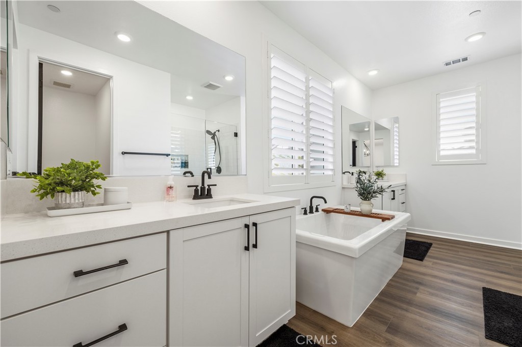 28445 Sunny Ridge Terrace Castaic, CA 91384 - Photo 34 of 74 Primary Bathroom