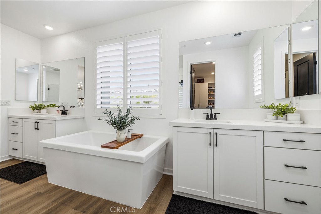 28445 Sunny Ridge Terrace Castaic, CA 91384 - Photo 35 of 74 Primary Bathroom