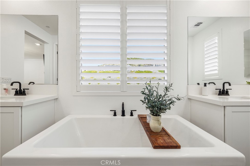 28445 Sunny Ridge Terrace Castaic, CA 91384 - Photo 36 of 74 Primary Bath