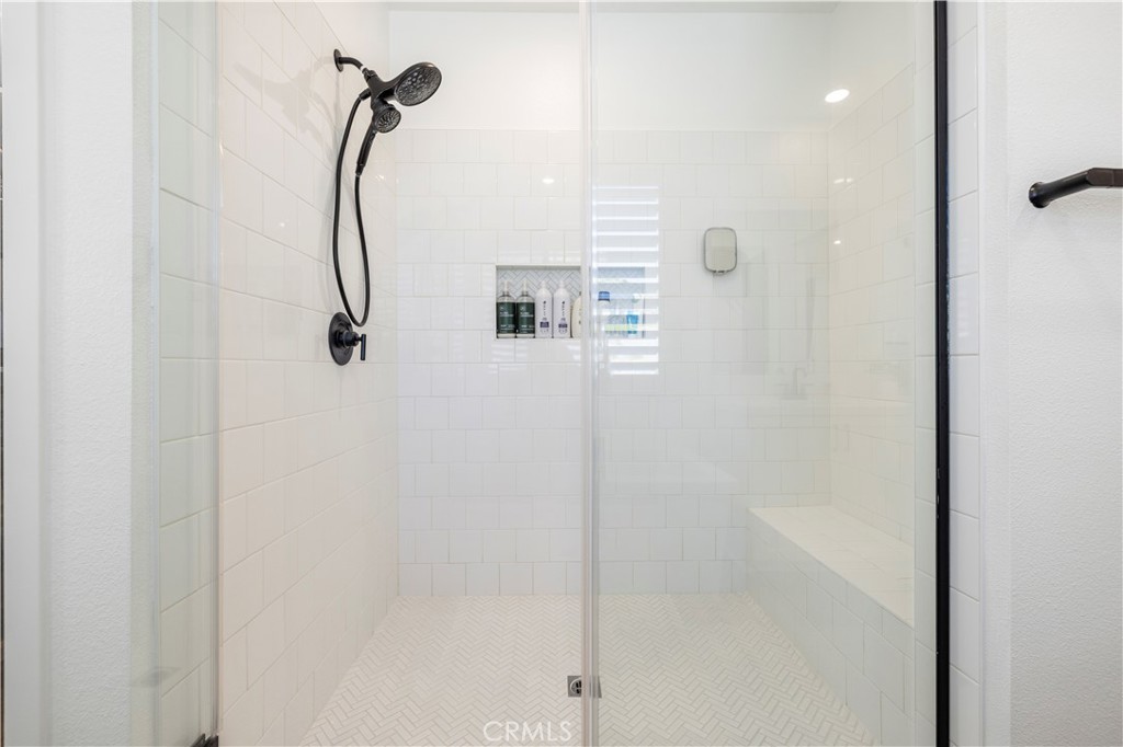 28445 Sunny Ridge Terrace Castaic, CA 91384 - Photo 37 of 74 Primary Shower