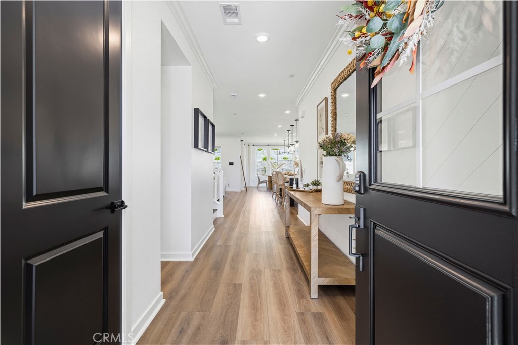 28445 Sunny Ridge Terrace Castaic, CA 91384 - Photo 4 of 74 Foyer