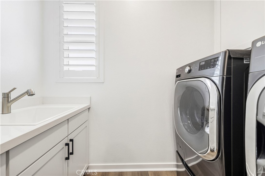 28445 Sunny Ridge Terrace Castaic, CA 91384 - Photo 41 of 74 Upstairs Laundry w/Sink and Cabinets