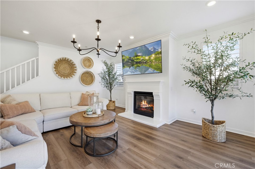 28445 Sunny Ridge Terrace Castaic, CA 91384 - Photo 5 of 74 Family Room