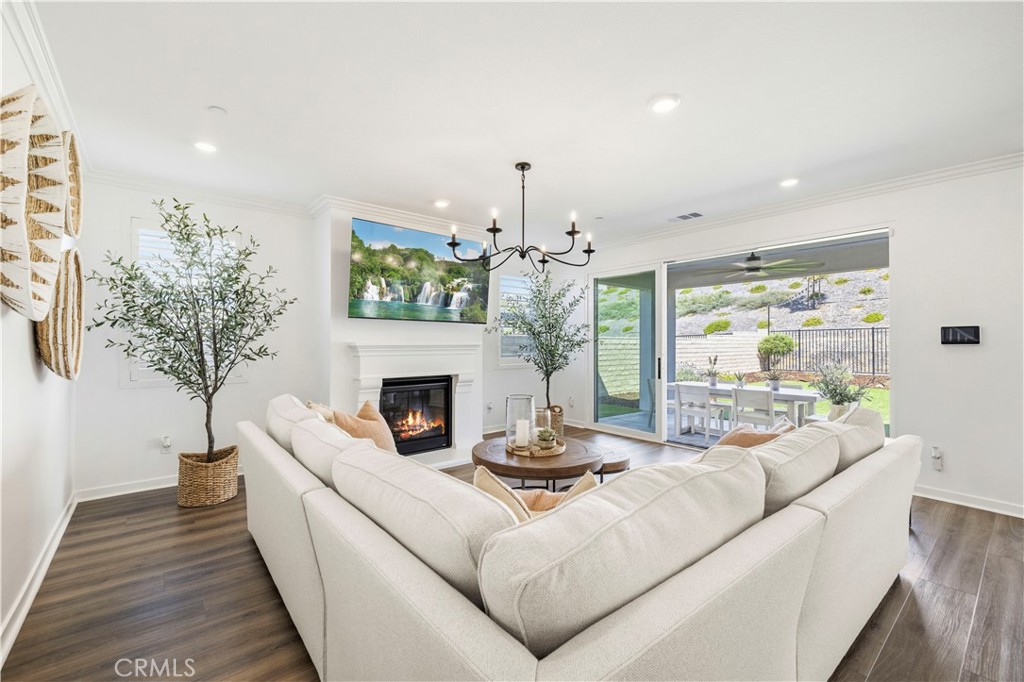 28445 Sunny Ridge Terrace Castaic, CA 91384 - Photo 6 of 74 Family Room