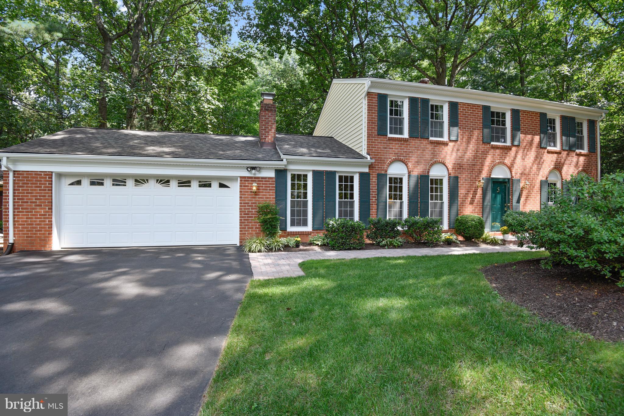 Wonderful Curb appeal! Brick front and new siding!