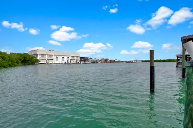 $1,495,000 | 101 East Pago Pago Drive, Naples, FL 34113