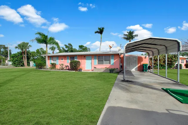 $1,495,000 | 101 East Pago Pago Drive, Naples, FL 34113