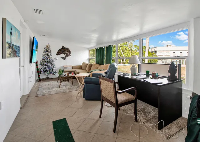 $1,495,000 | 101 East Pago Pago Drive, Naples, FL 34113