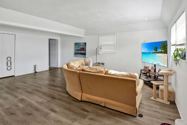 $1,495,000 | 101 East Pago Pago Drive, Naples, FL 34113