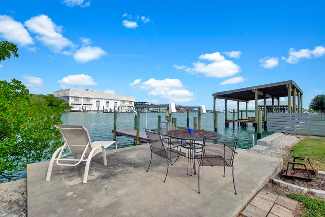 $1,495,000 | 101 East Pago Pago Drive, Naples, FL 34113